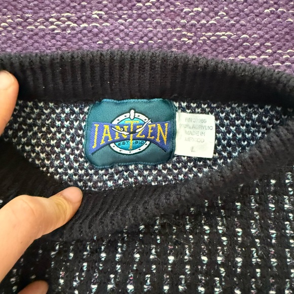 Vintage Patterned Sweater - Picture 4 of 6